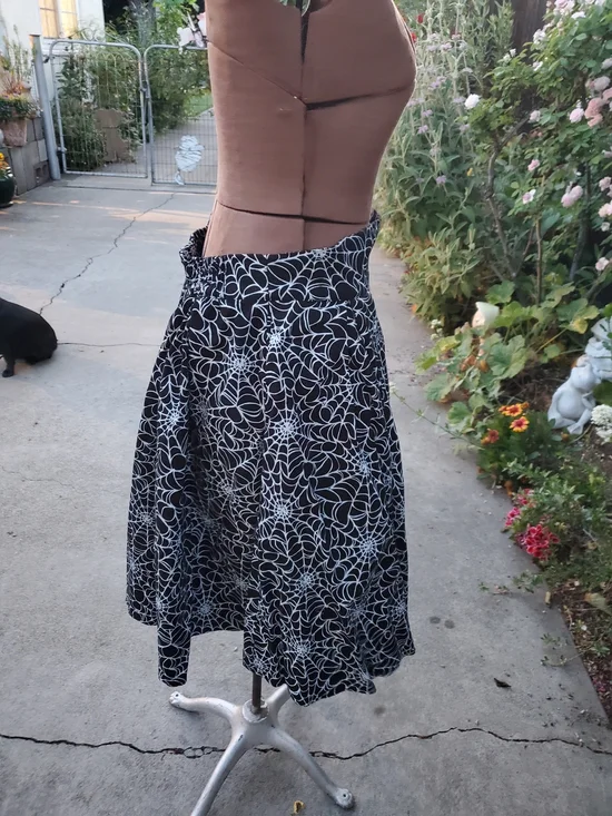 Pinup Couture/laura Barnes California Black & White Spiderweb Circle Skirt - Picture 6 of 8